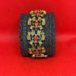 Elegant vintage Floral Gemstone Bracelet